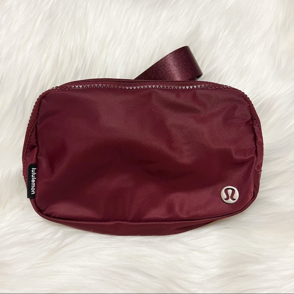 ✨Sold✨Lululemon • Everywhere Belt Bag - Picture 2 of 11